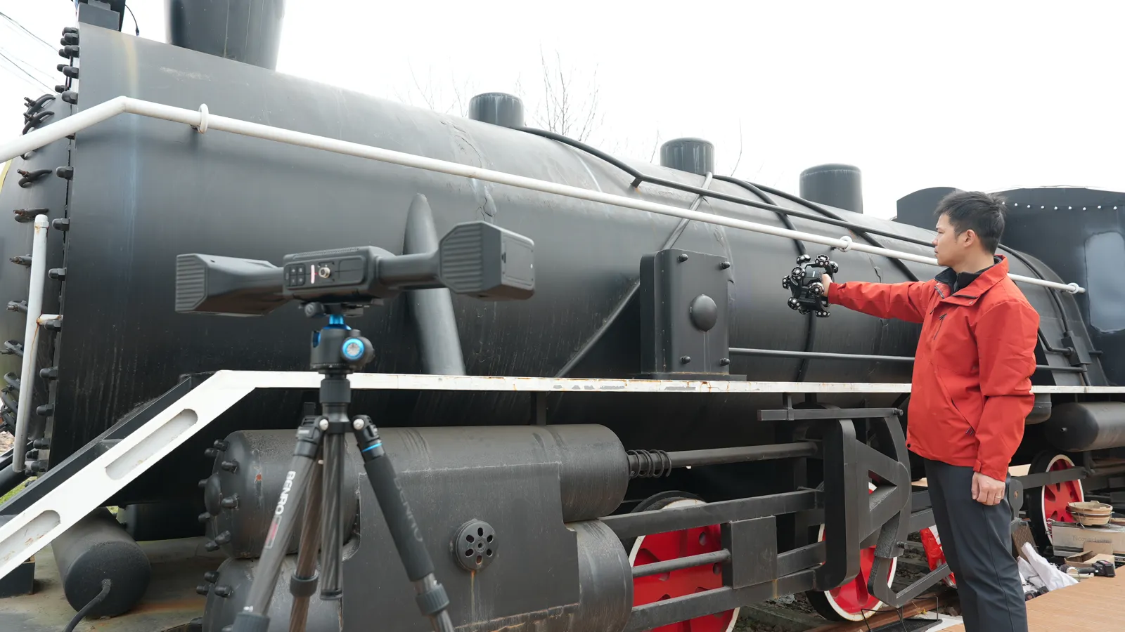 V-Track scanning the side of a steam locomotive